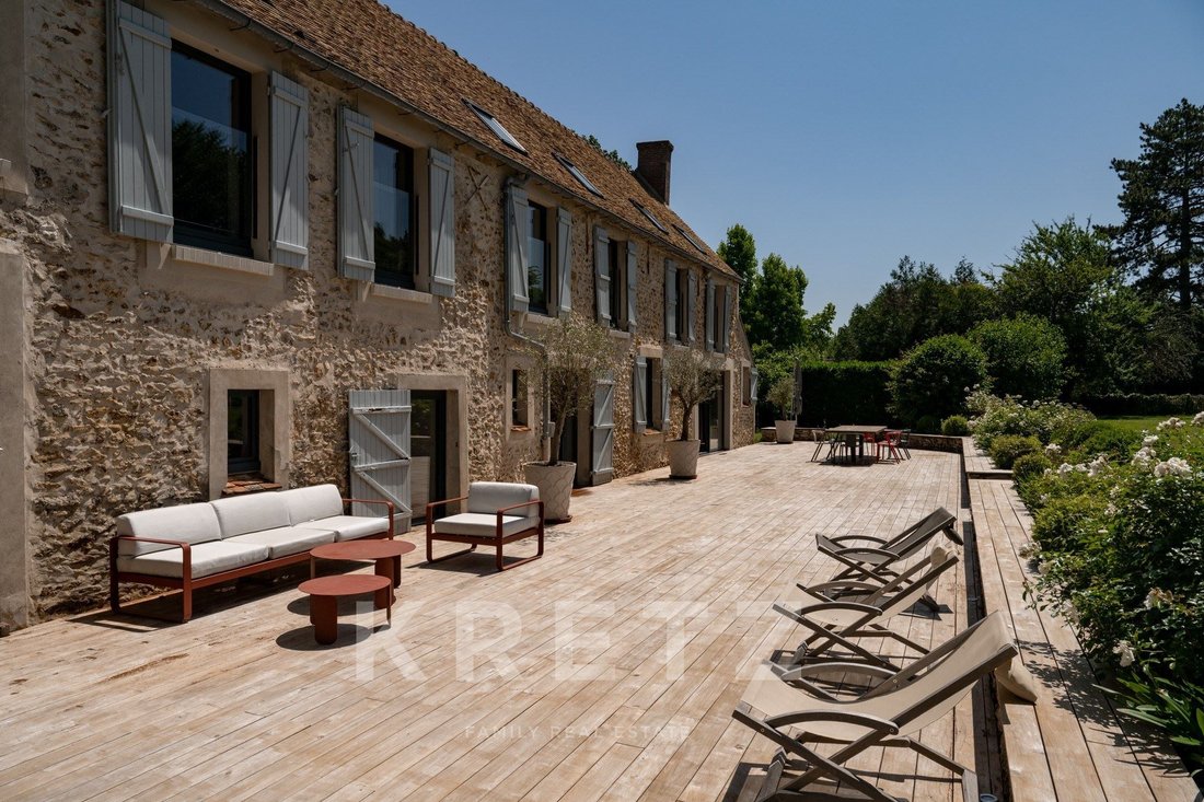 Estate in Montfort-l'Amaury, Ile-de-France, France 2 - 16131363