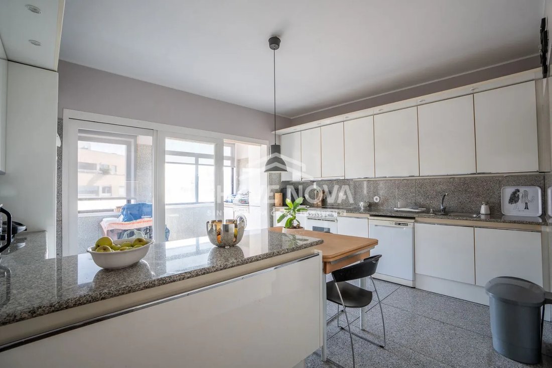 Apartment in Lordelo do Ouro e Massarelos, Porto District, Portugal 3 - 17080345