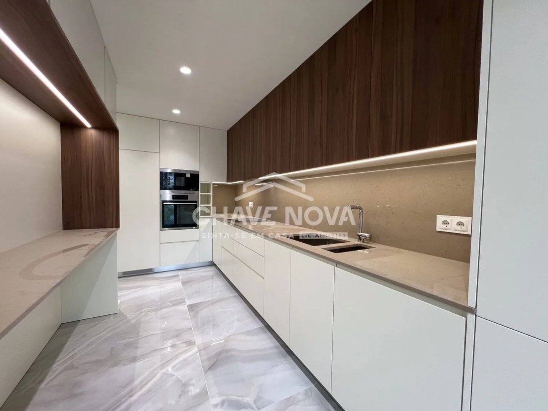 Apartment in Mafamude e Vilar do Paraiso, Porto District, Portugal 5 - 17079298