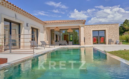 House in Chusclan, Occitania, France 1