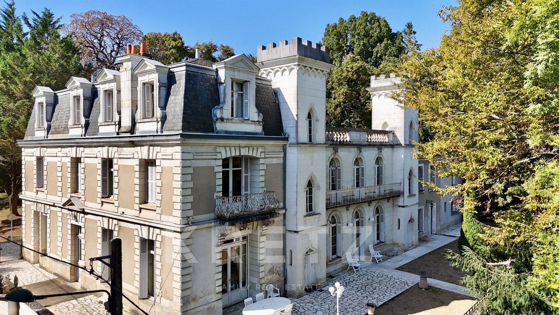 Castle in Saint-Cyr-sur-Loire, Centre-Val de Loire, France 2 - 16484324