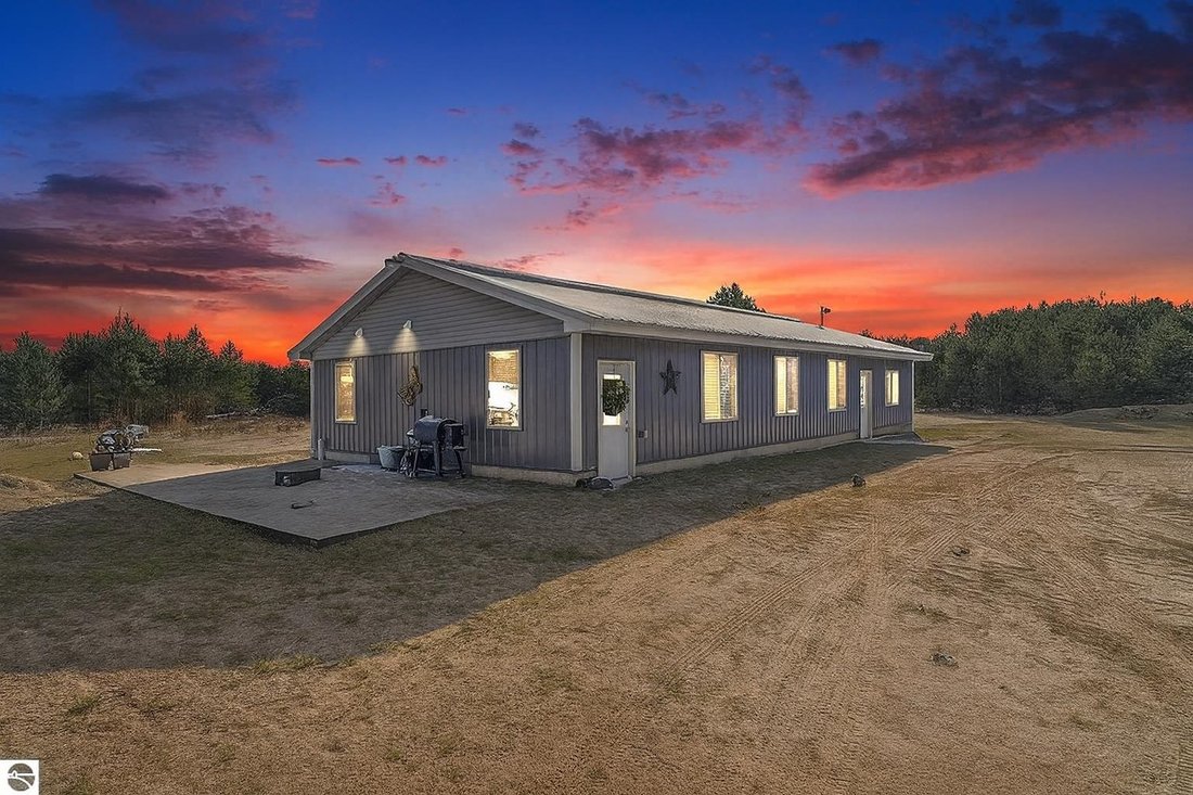 House in Fife Lake, Michigan, United States 1 - 17081662