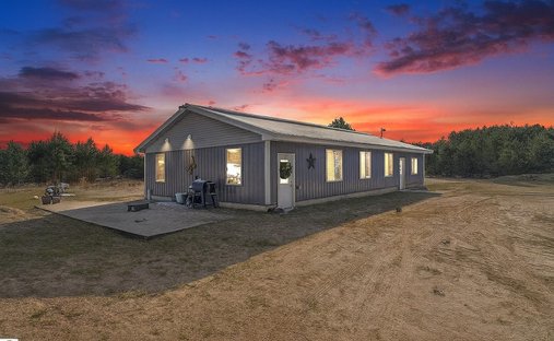 House in Fife Lake, Michigan, United States 1