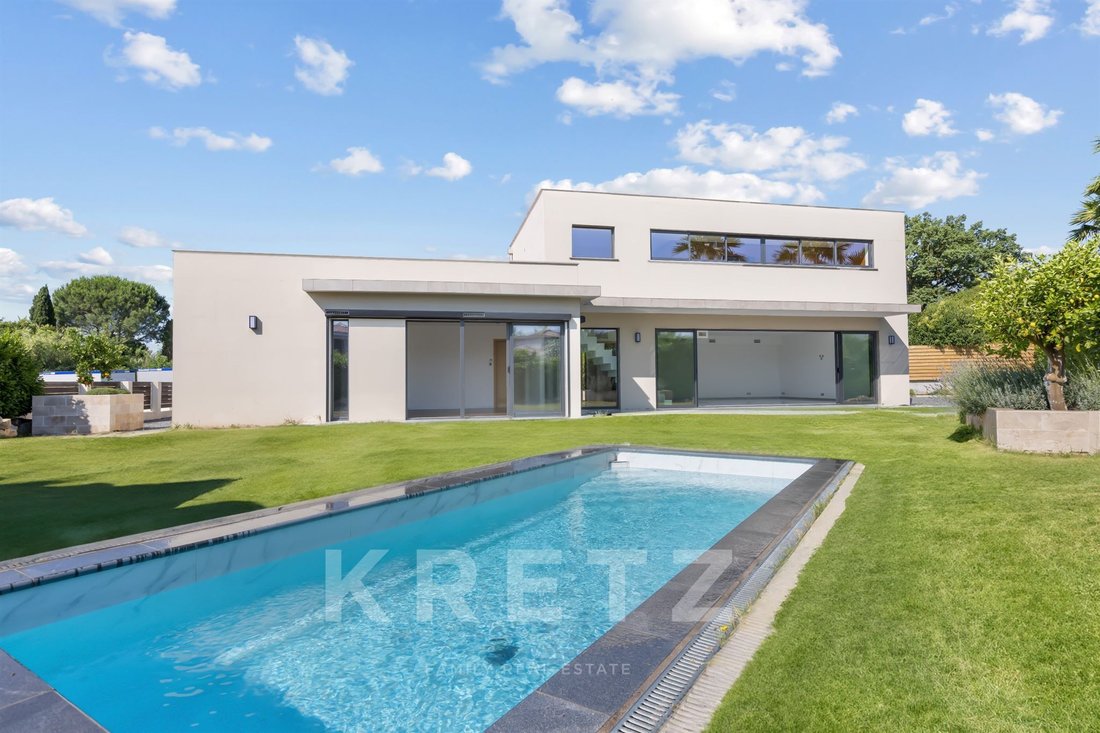 House in Grimaud, Provence-Alpes-Côte d'Azur, France 1 - 15839286