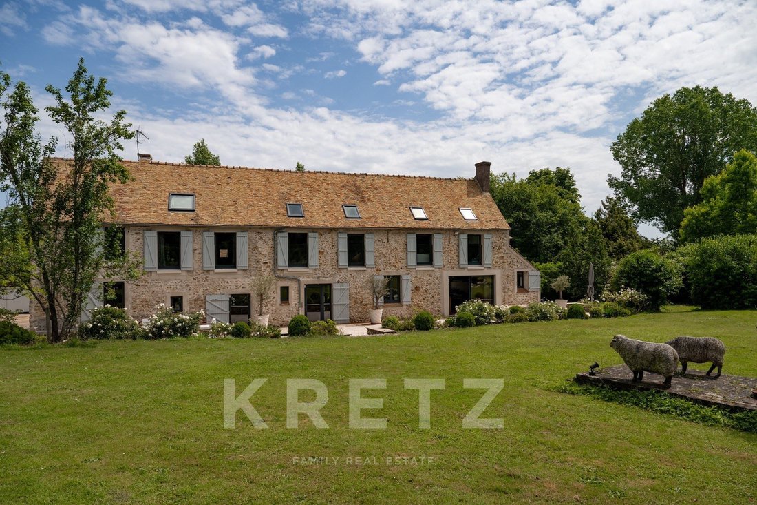 Estate in Montfort-l'Amaury, Ile-de-France, France 3 - 16131363