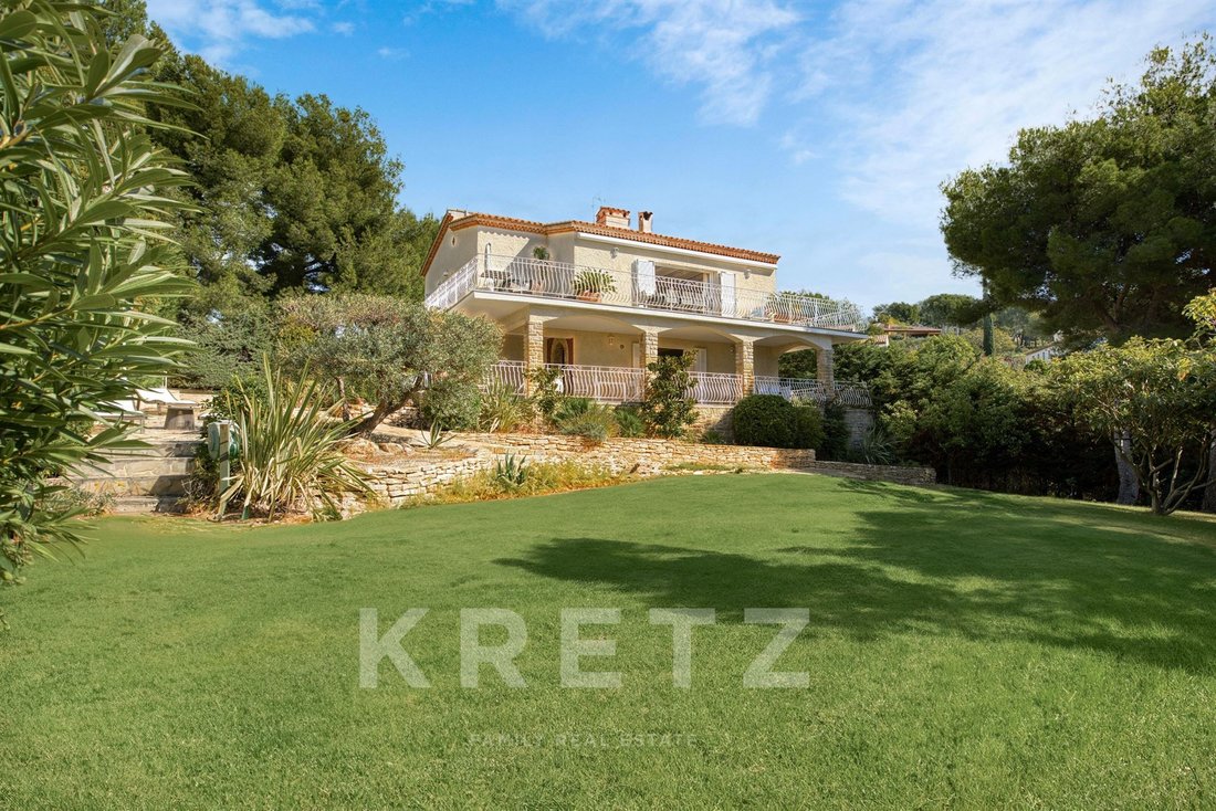 House in Saint-Cyr-sur-Mer, Provence-Alpes-Côte d'Azur, France 1 - 16413720