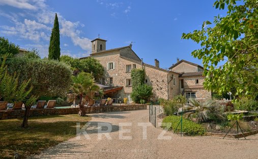 Estate in Vogue, Auvergne-Rhône-Alpes, France 1