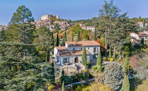 House in Greoux-les-Bains, Provence-Alpes-Côte d'Azur, France 1