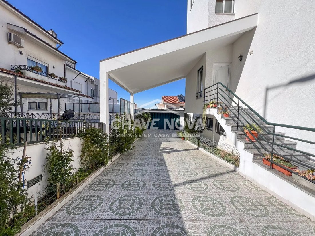 Townhouse in Santa Marinha e Sao Pedro da Afurada, Porto District, Portugal 1 - 17079703