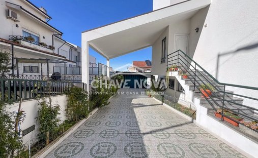 Townhouse in Santa Marinha e Sao Pedro da Afurada, Porto District, Portugal 1