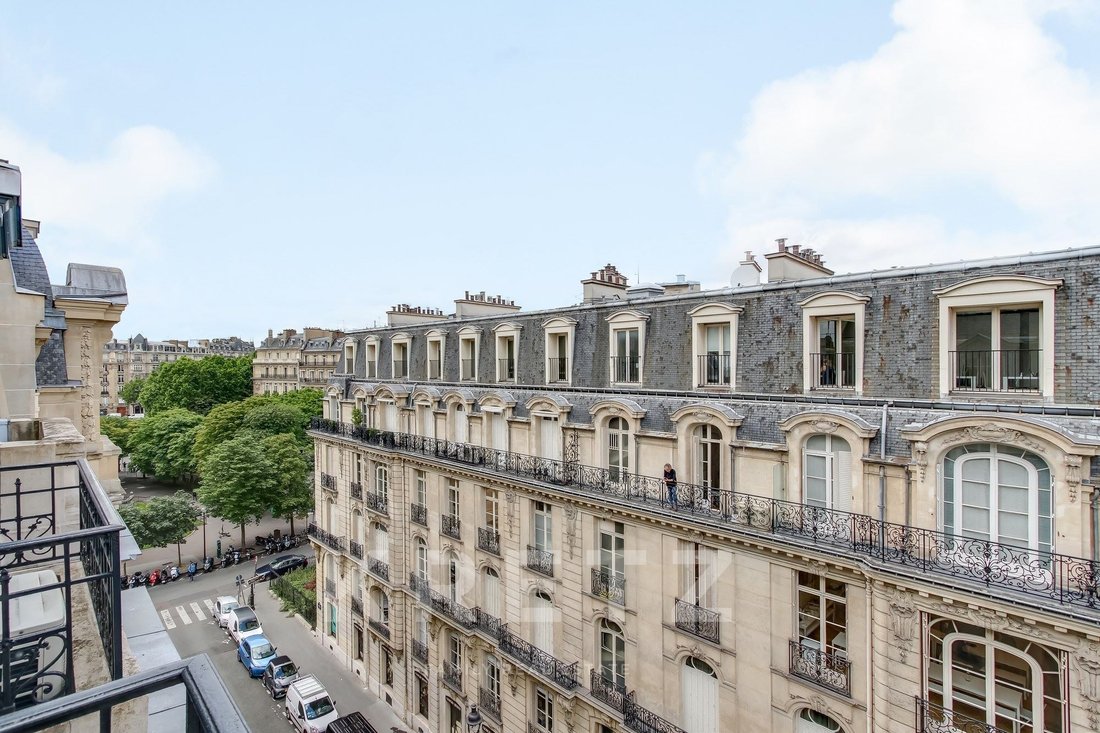 Apartment in Triangle d'Or, Paris 8e Arrondissement, Paris 2 - 17046622