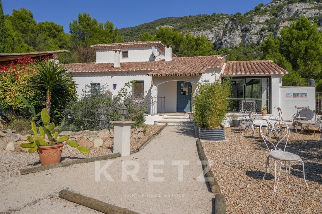 House in Fontaine-de-Vaucluse, Provence-Alpes-Côte d'Azur, France 3 - 16314062
