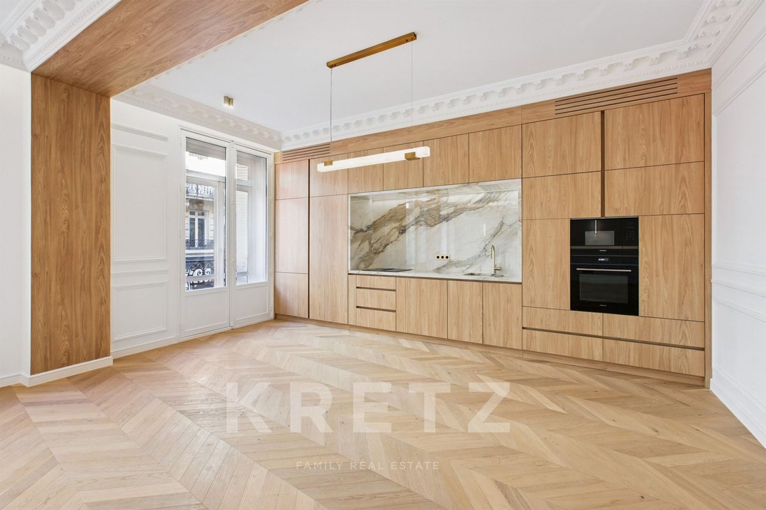 Apartment in Triangle d'Or, Paris 8e Arrondissement, Paris 4 - 16394474
