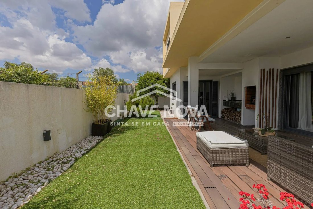 House in Santo Antonio da Charneca, Setubal, Portugal 1 - 17079798