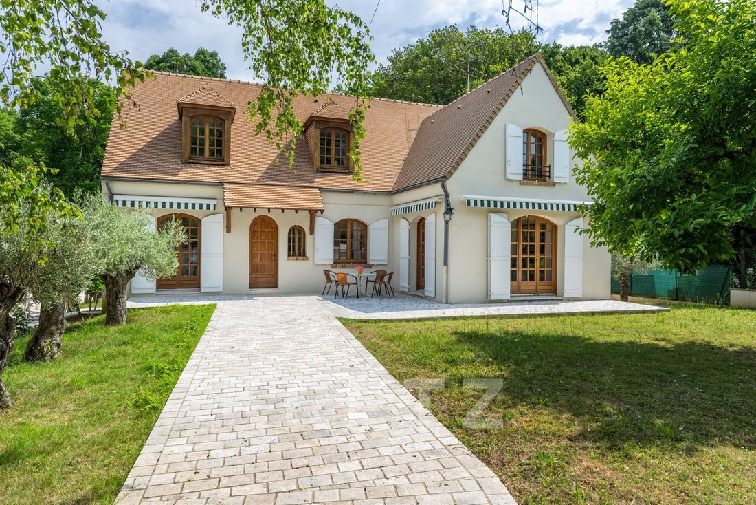 House in La Ville-du-Bois, Ile-de-France, France 1 - 15933423