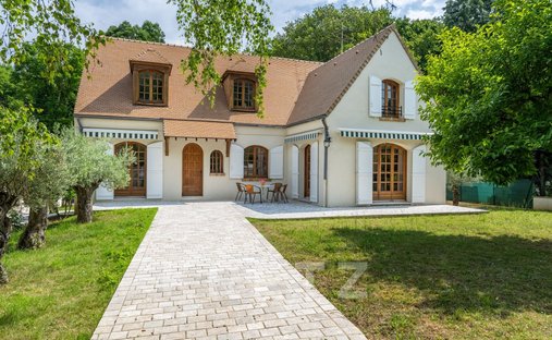 House in La Ville-du-Bois, Ile-de-France, France 1