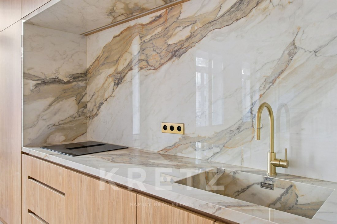 Apartment in Triangle d'Or, Paris 8e Arrondissement, Paris 5 - 16394474