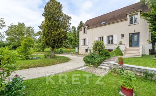 House in Toussus-le-Noble, Ile-de-France, France 1