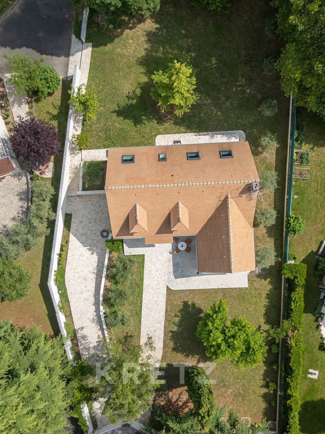 House in La Ville-du-Bois, Ile-de-France, France 2 - 15933423