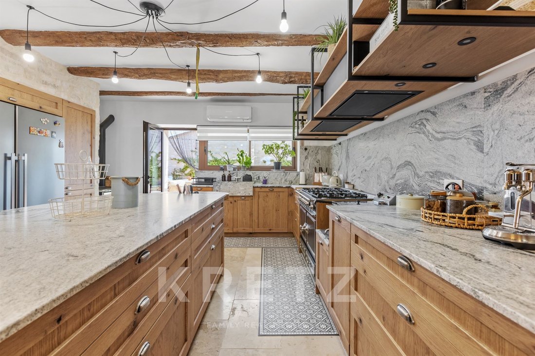 Estate in Pierrevert, Provence-Alpes-Côte d'Azur, France 5 - 16745270