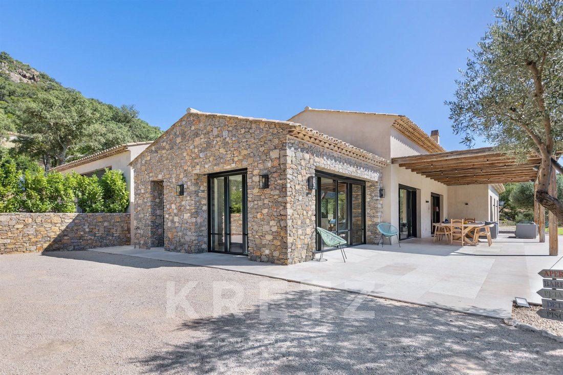 Villa in La Môle, Provence-Alpes-Côte d'Azur, France 1 - 16969060