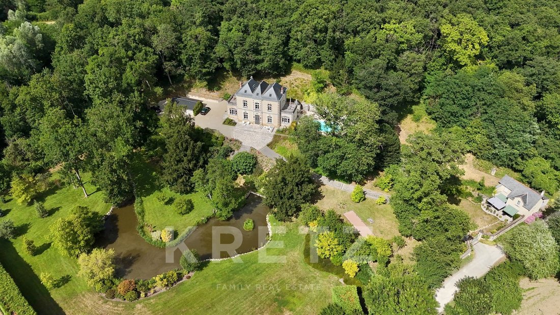 House in Saint-Benoit-la-Foret, Centre-Val de Loire, France 2 - 16155343