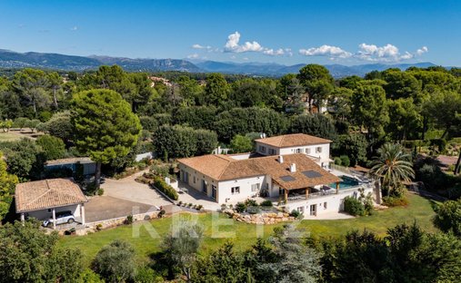 Villa in Bois Fleuri-Chevre d'Or-Saint Philippe, Biot, France 1