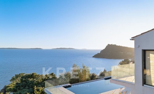 Villa in Rayol-Canadel-sur-Mer, Provence-Alpes-Côte d'Azur, France 1