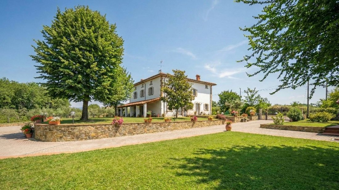 Villa in Center, Arezzo, Tuscany 2 - 17079129