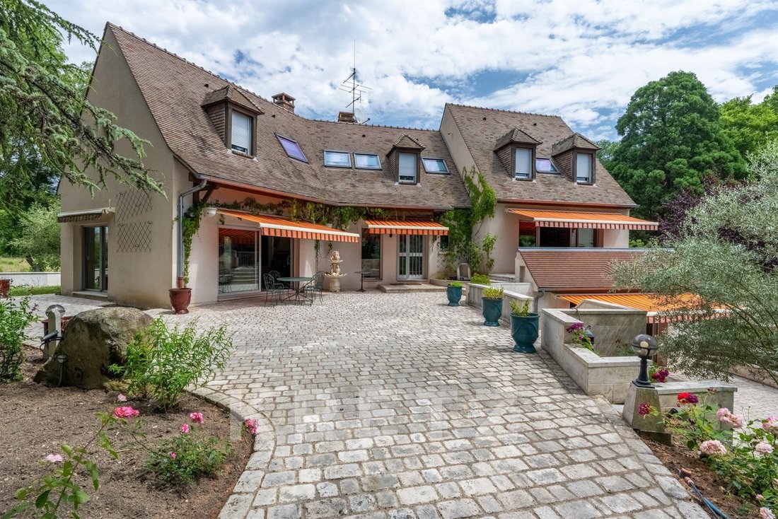 House in Longpont-sur-Orge, Ile-de-France, France 2 - 15933409