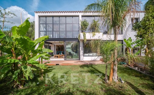 Villa in Hyeres, Provence-Alpes-Côte d'Azur, France 1
