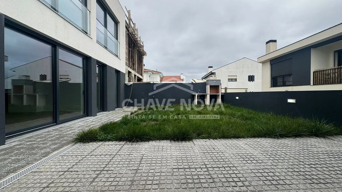 House in Santa Marinha e Sao Pedro da Afurada, Porto District, Portugal 3 - 17079664
