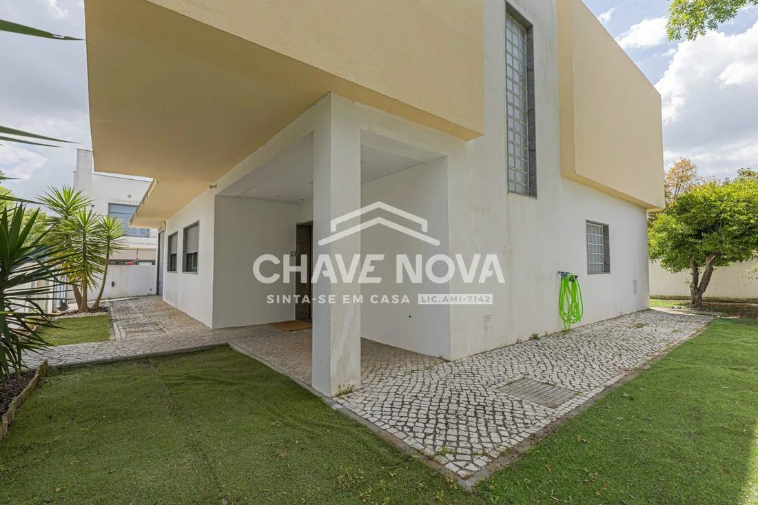 House in Santo Antonio da Charneca, Setubal, Portugal 2 - 17079798