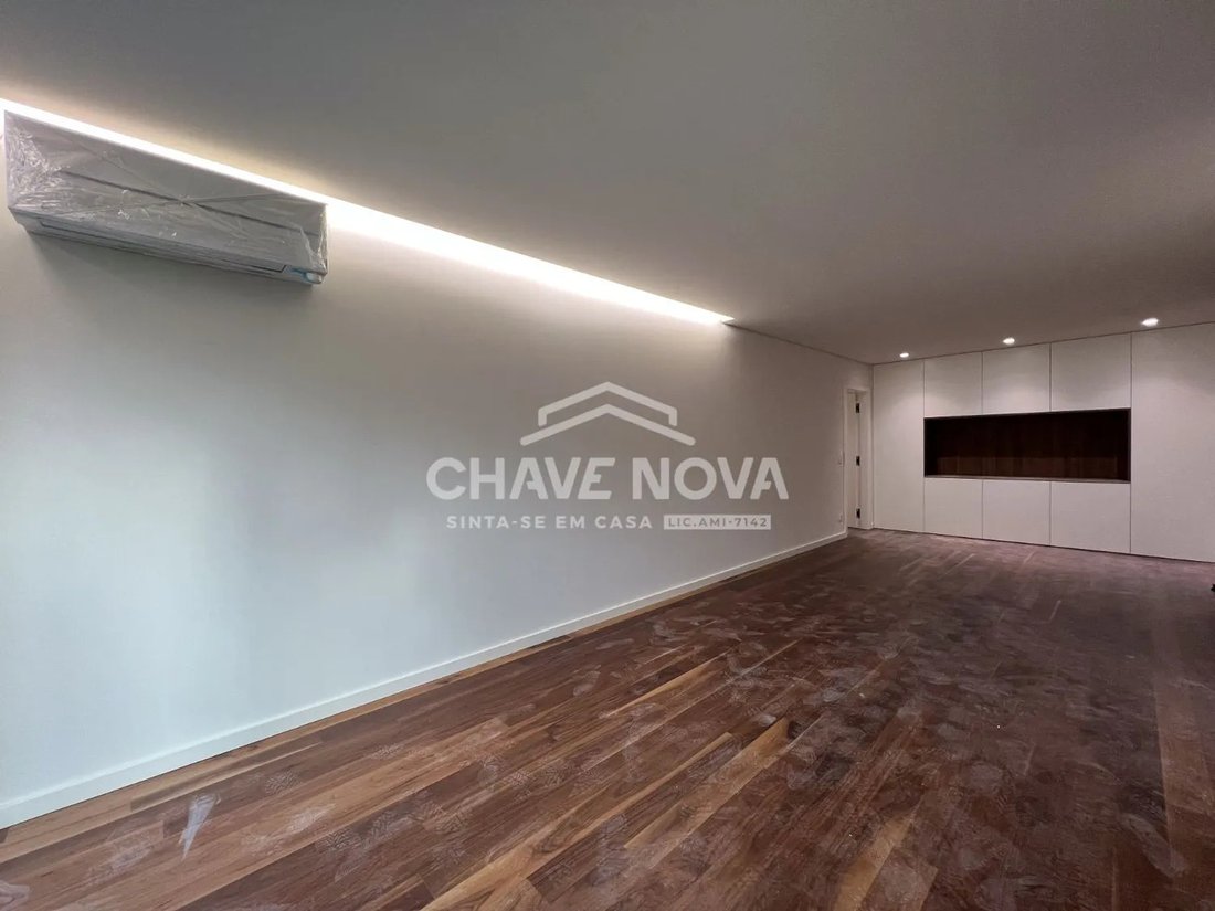 Apartment in Mafamude e Vilar do Paraiso, Porto District, Portugal 2 - 17079298