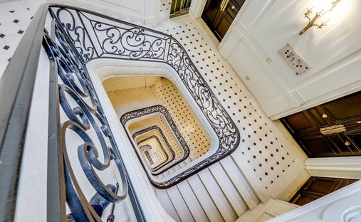 Apartment in Saint Philippe du Roule, Paris 8e Arrondissement, Paris 1