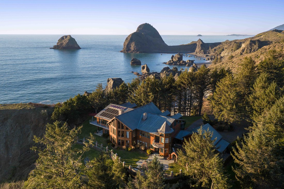 House in Port Orford, Oregon, United States 1 - 17076713