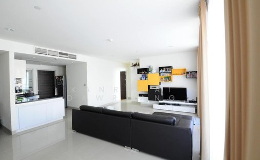Condo in Bang Lamphu Lang, Krung Thep Maha Nakhon, Thailand 1