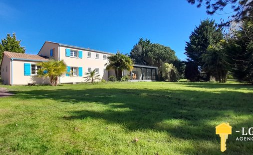 House in Marcillac, Val-de-Livenne, France 1
