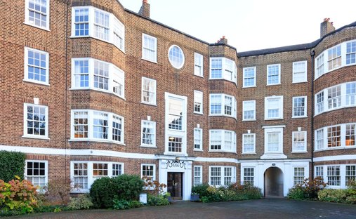 Apartment in Holly Village, Haringey, England 1