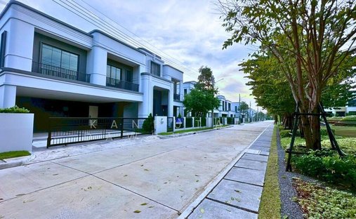 House in Sam Wa Tawan Tok, Bangkok, Thailand 1