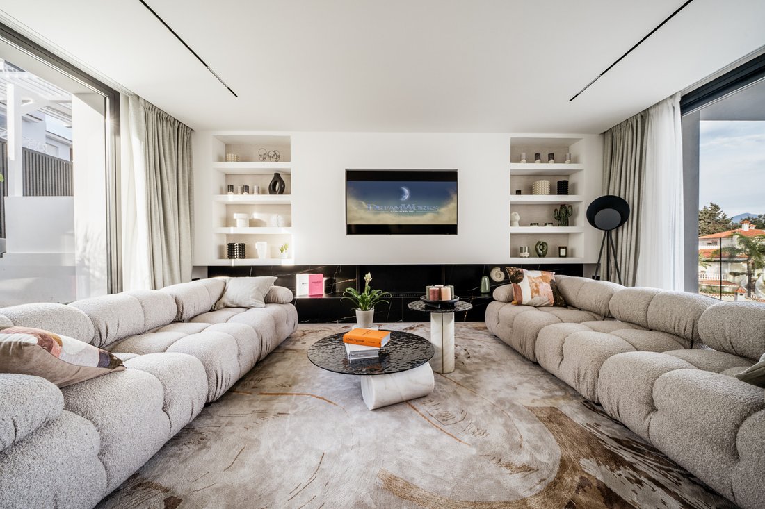 Villa in Nueva Andalucia, Marbella, Spain 2 - 17082848