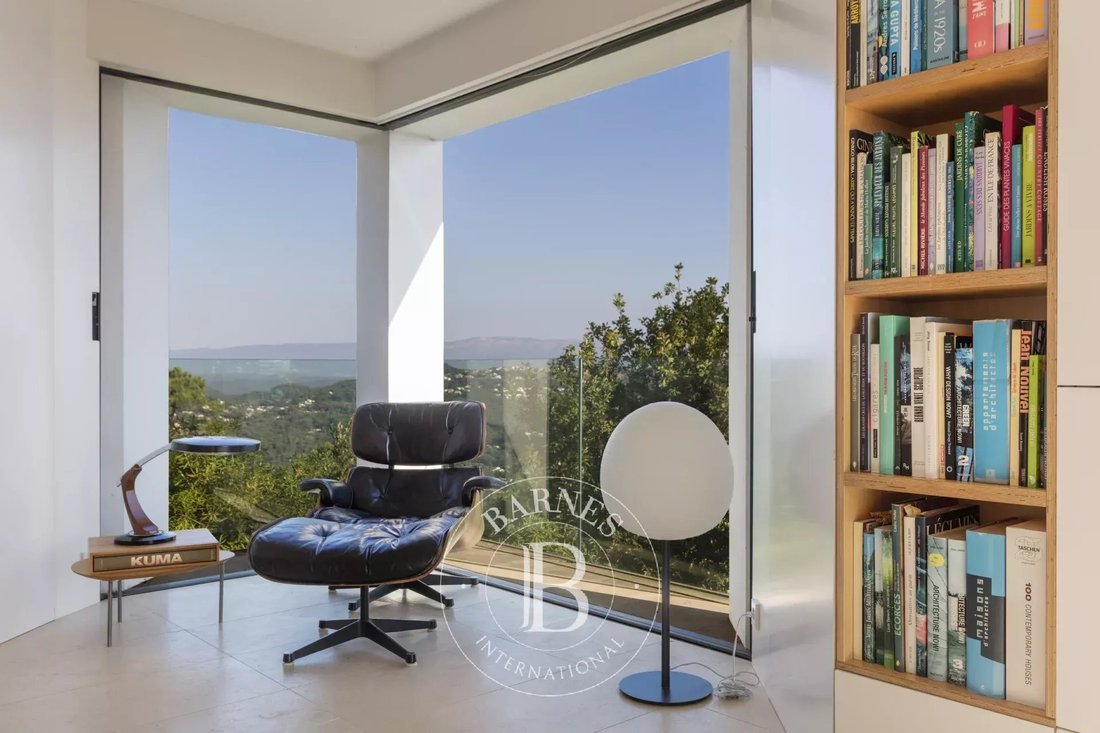 Villa in Les Termes, Mandelieu-la-Napoule, France 4 - 17075377