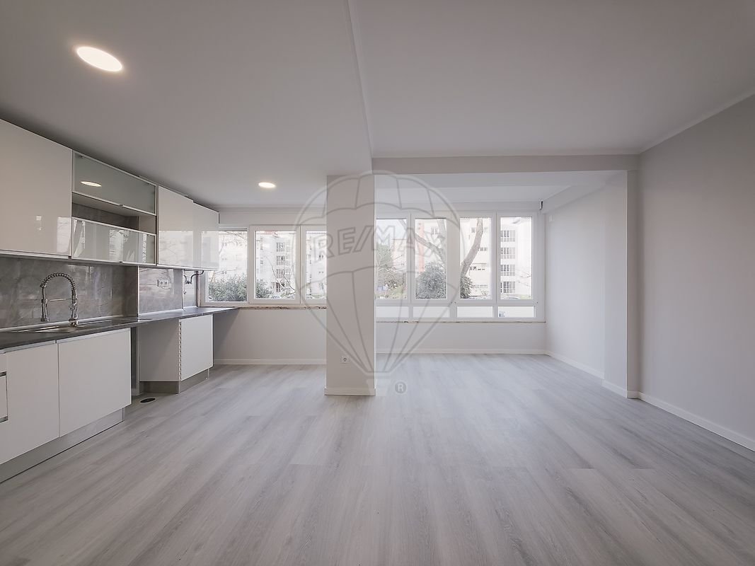 Apartment in Oeiras e Sao Juliao da Barra, Paco de Arcos e Caxias, Lisbon, Portugal 1 - 16990537