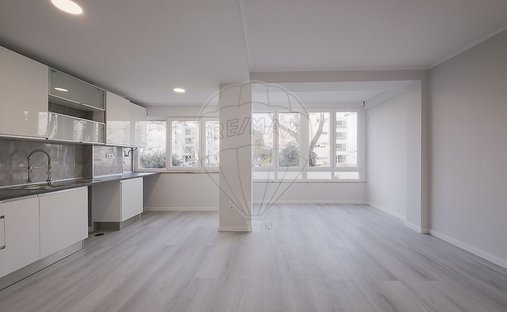 Apartment in Oeiras e Sao Juliao da Barra, Paco de Arcos e Caxias, Lisbon, Portugal 1