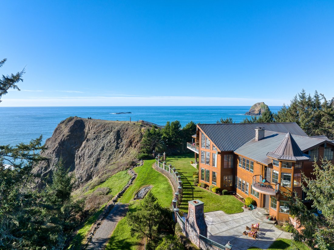 House in Port Orford, Oregon, United States 3 - 17076713
