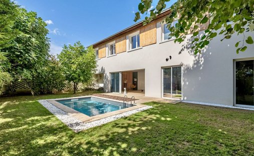 House in Beaulieu, Perigueux, France 1