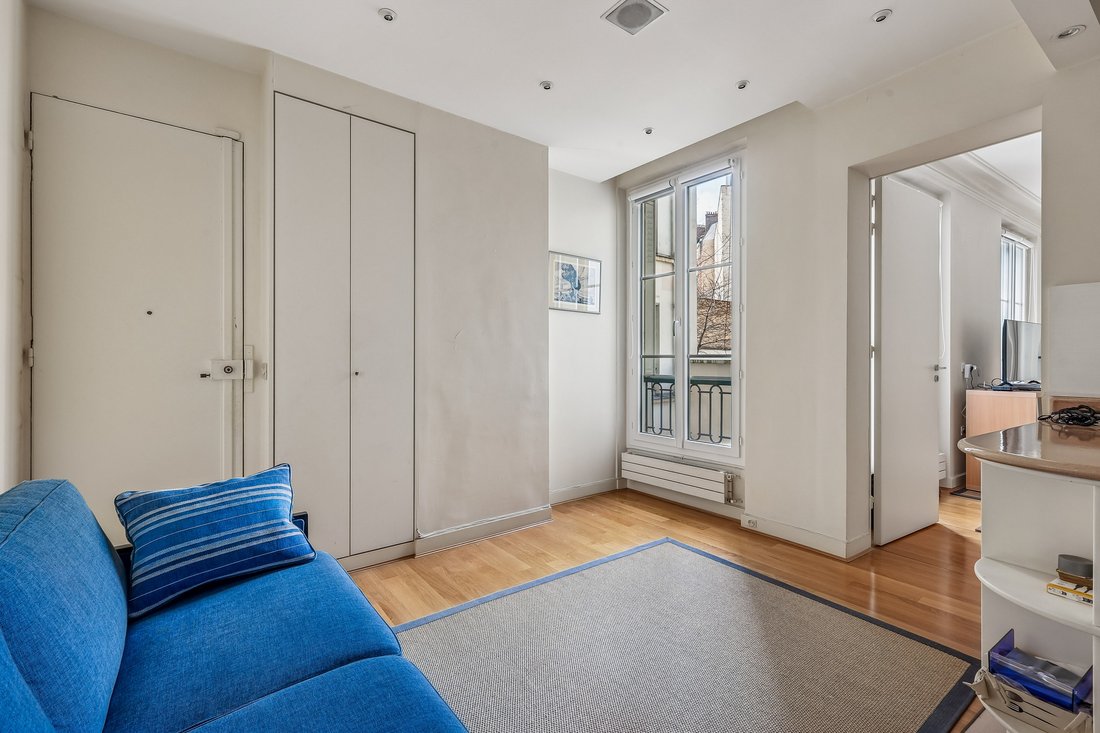 Apartment in Saint Placide, Paris 6e Arrondissement, Paris 2 - 17075277