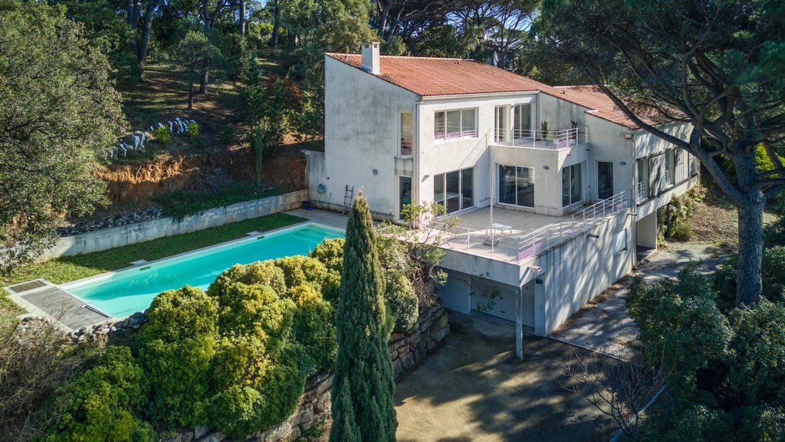 Villa in La Croix-Valmer, Provence-Alpes-Côte d'Azur, France 4 - 17093549