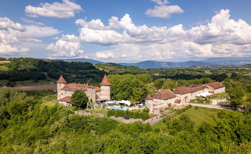 château à Vignieu, Auvergne-Rhône-Alpes, France 1