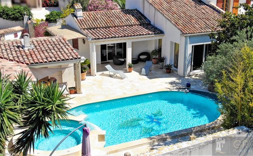 House in Beaucours-La Gorguette-La Morvenede, Sanary-sur-Mer, France 1